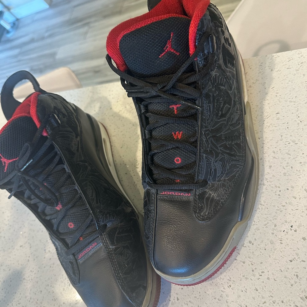 Men’s Jordans size 13